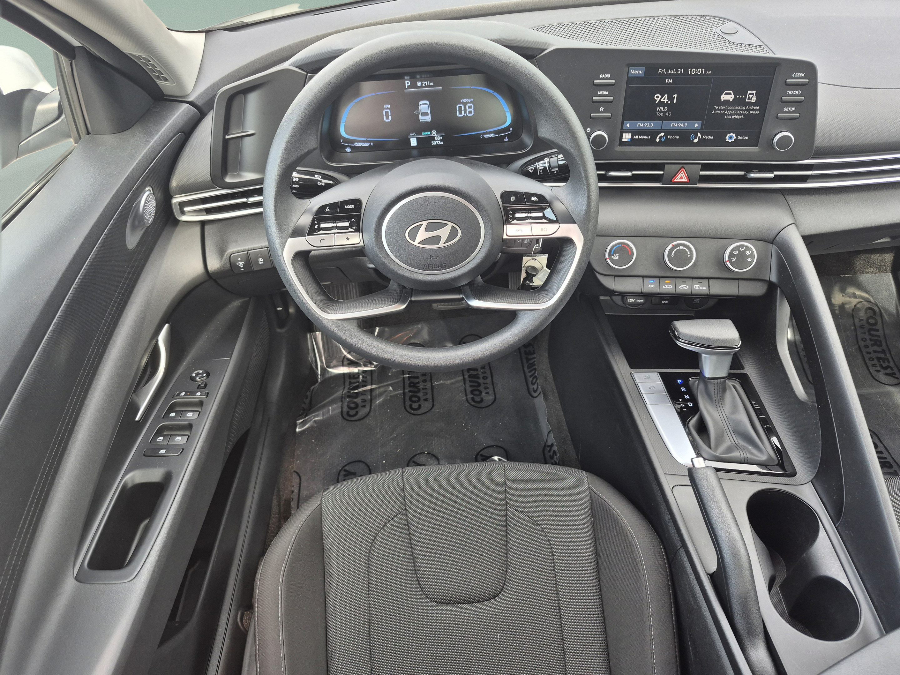 Certified 2025 Hyundai Elantra SE FWD image 11