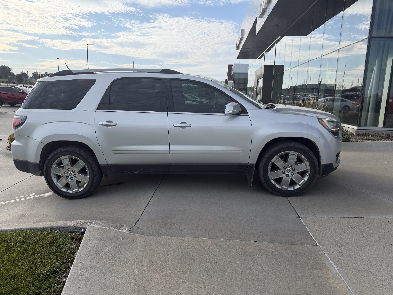 Used 2017 GMC Acadia Limited SLT AWD/4WD image 5