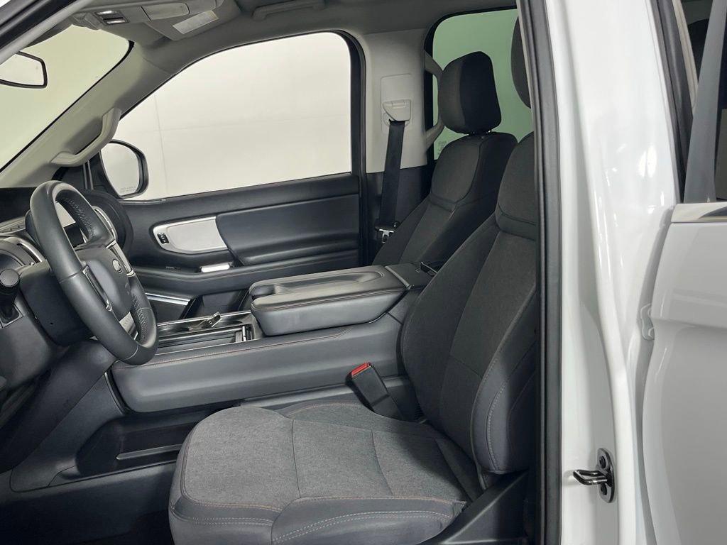 Used 2025 Ford Expedition Active image 15