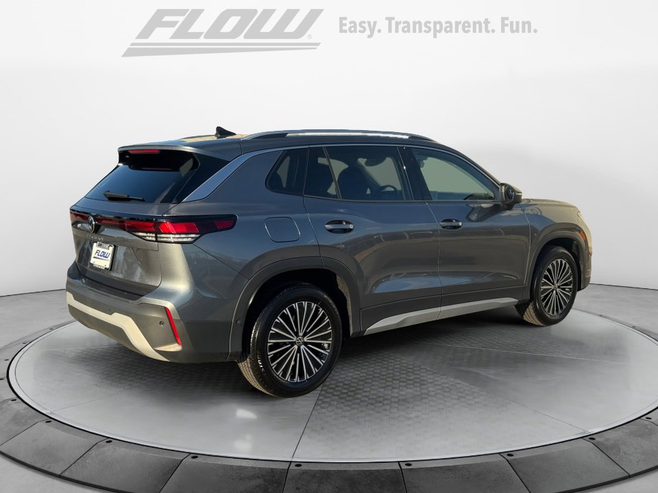 Used 2025 Volkswagen Tiguan S w/ 18" Wheel Package image 9