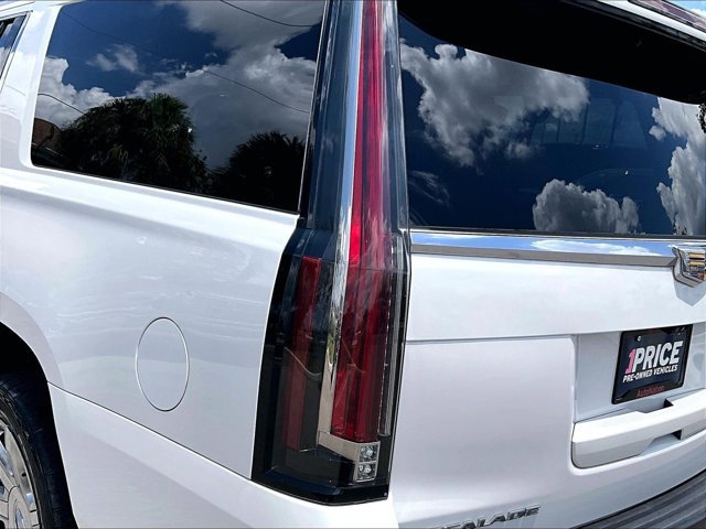 Used 2017 Cadillac Escalade ESV Luxury RWD image 29