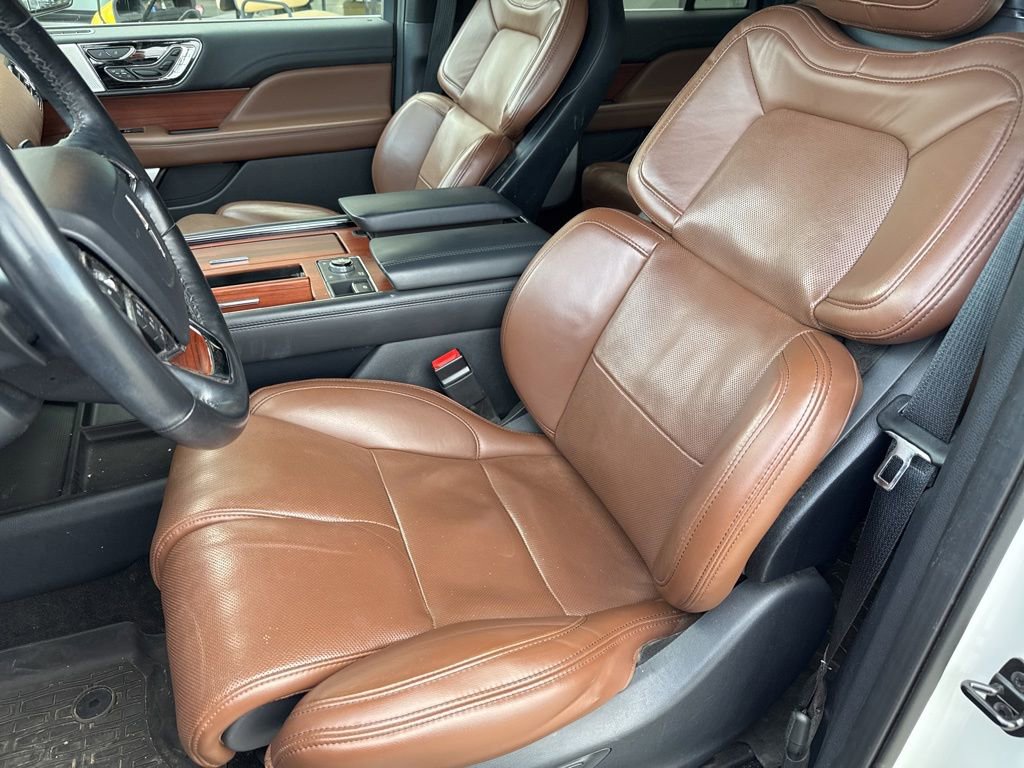 Used 2022 Lincoln Navigator Reserve AWD/4WD image 14