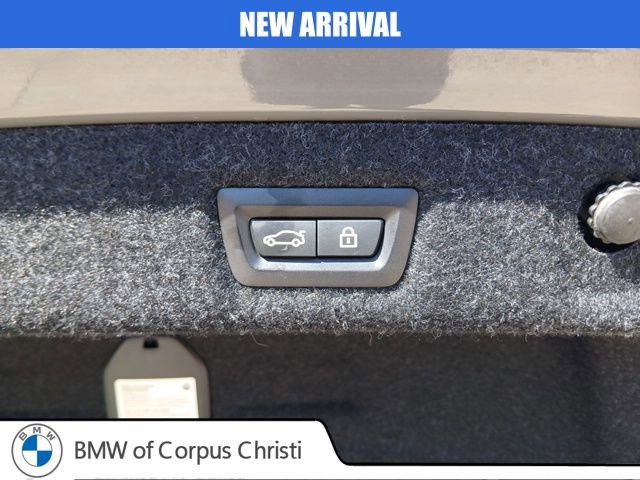 Used 2021 BMW M550i xDrive w/ Executive Package image 10