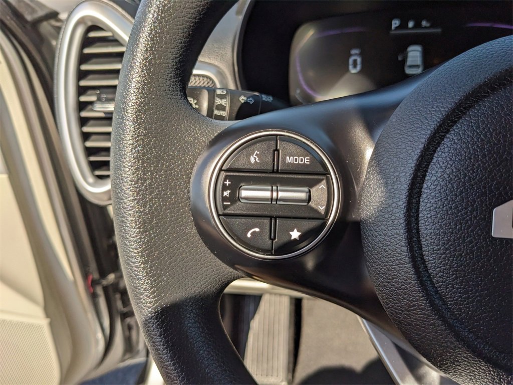 Certified 2025 Kia Soul LX image 29