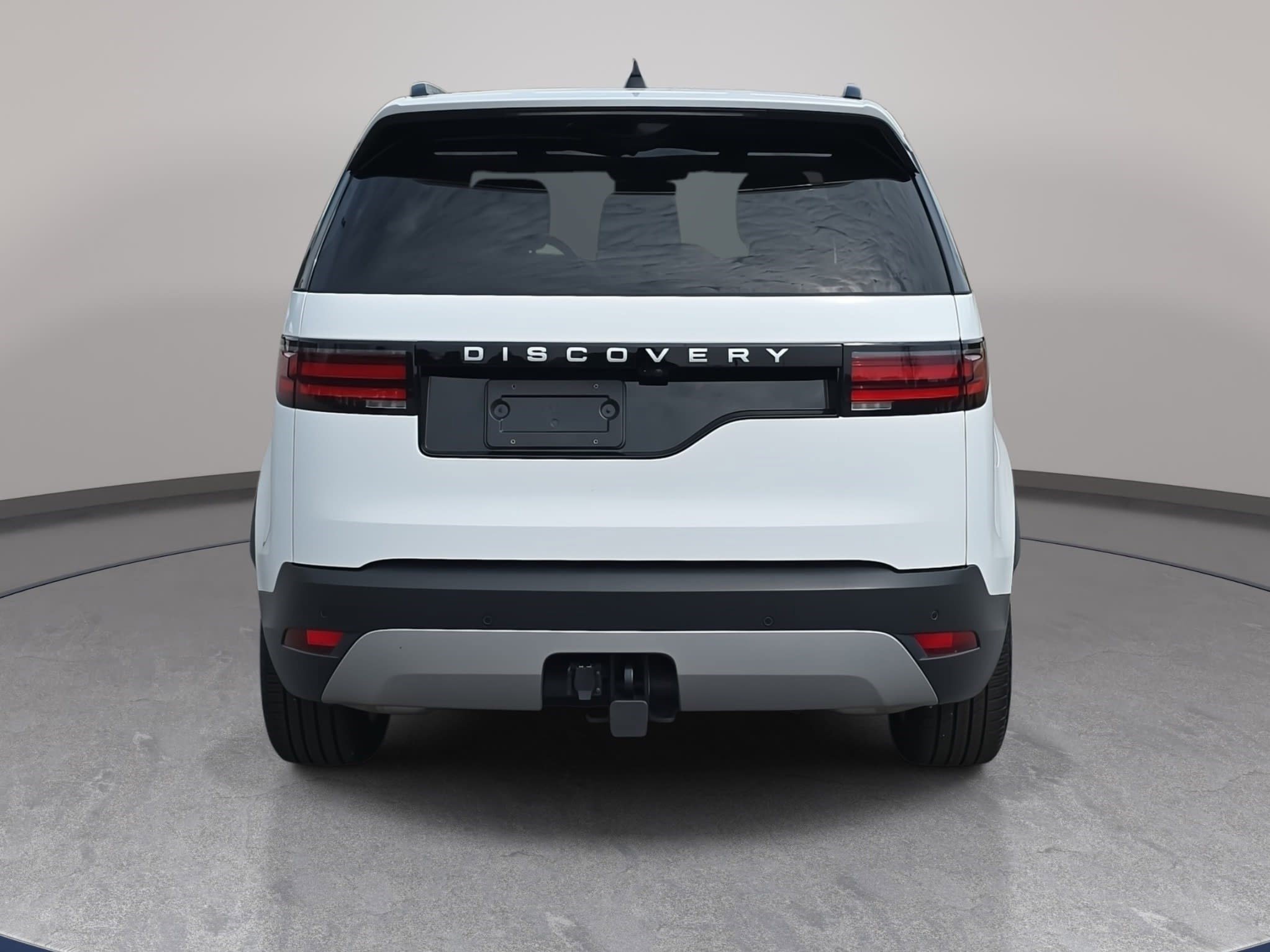 Used 2025 Land Rover Discovery S image 6