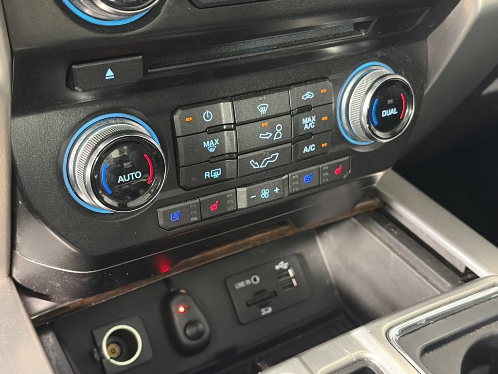 Used 2015 Ford F150 Platinum w/ Equipment Group 701A Luxury AWD/4WD image 21