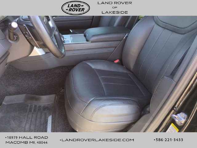 Certified 2025 Land Rover Range Rover SE AWD/4WD image 12