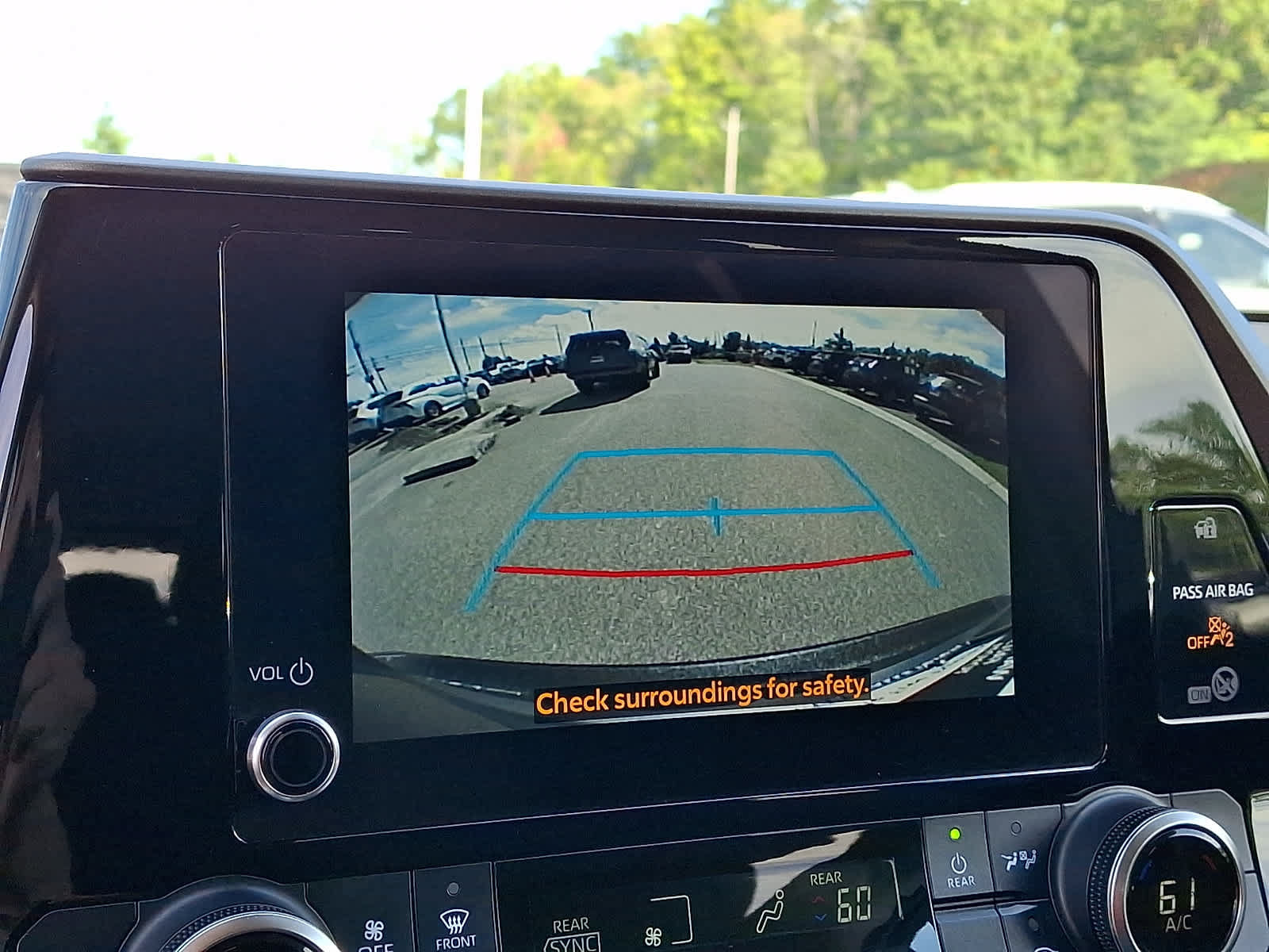 Used 2023 Toyota Highlander LE AWD/4WD image 22