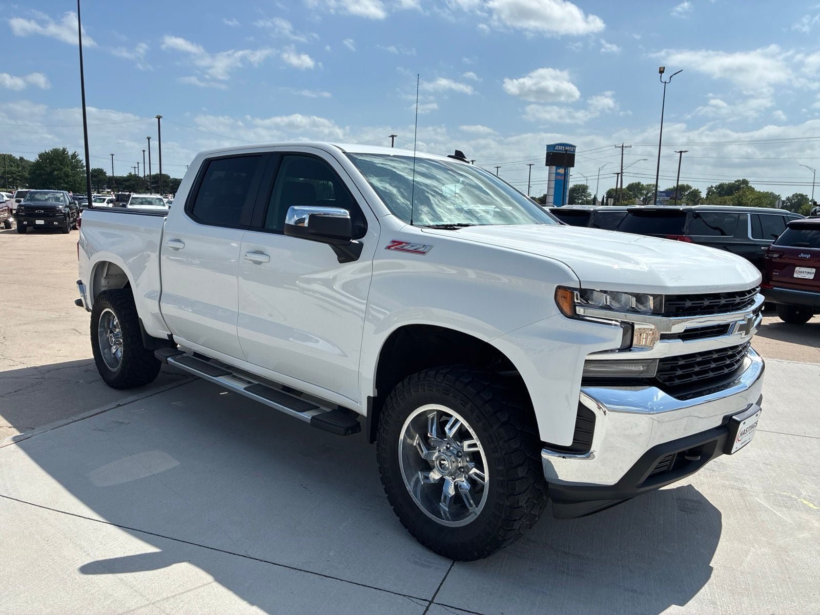 Used 2022 Chevrolet Silverado 1500 LT w/ Z71 Off-Road Package AWD/4WD image 9