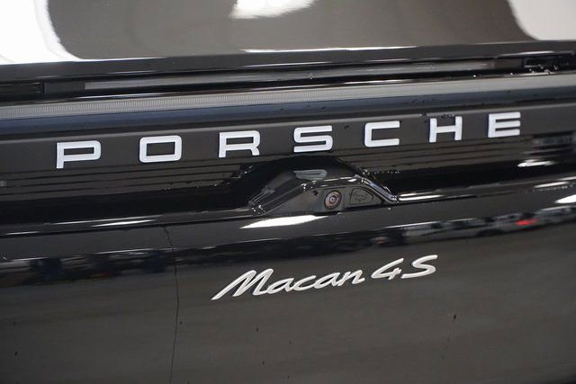 New 2026 Porsche Macan 4S Electric AWD/4WD image 8