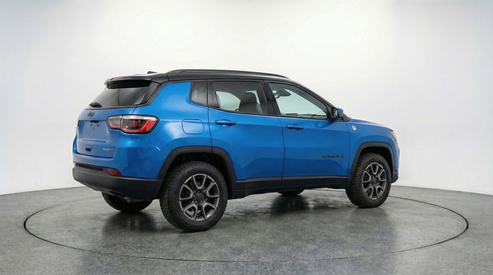 Used 2025 Jeep Compass Trailhawk image 9