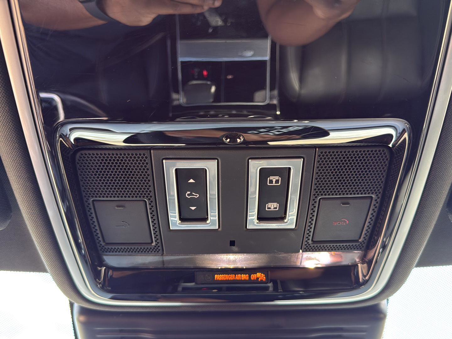 Used 2021 Land Rover Range Rover Velar R-Dynamic S image 17