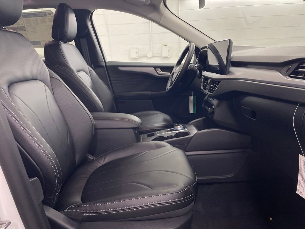 New 2026 Ford Escape SE w/ PHEV Premium Package FWD image 28