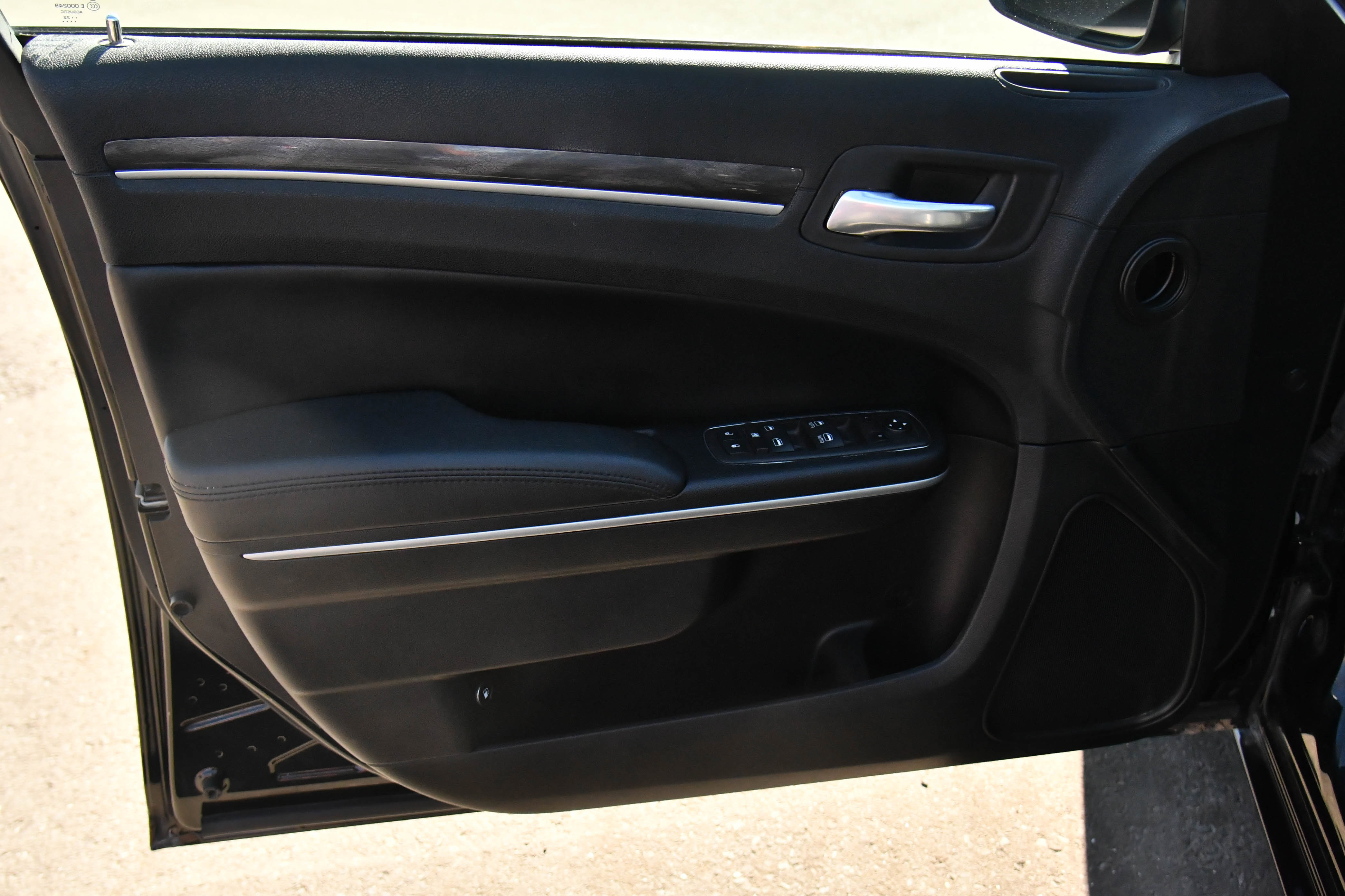 Used 2022 Chrysler 300 Touring w/ Sport Appearance Package image 13