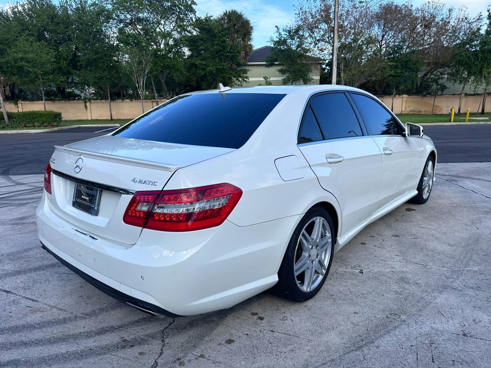 Used 2010 Mercedes-Benz E 550 4MATIC Sedan image 5