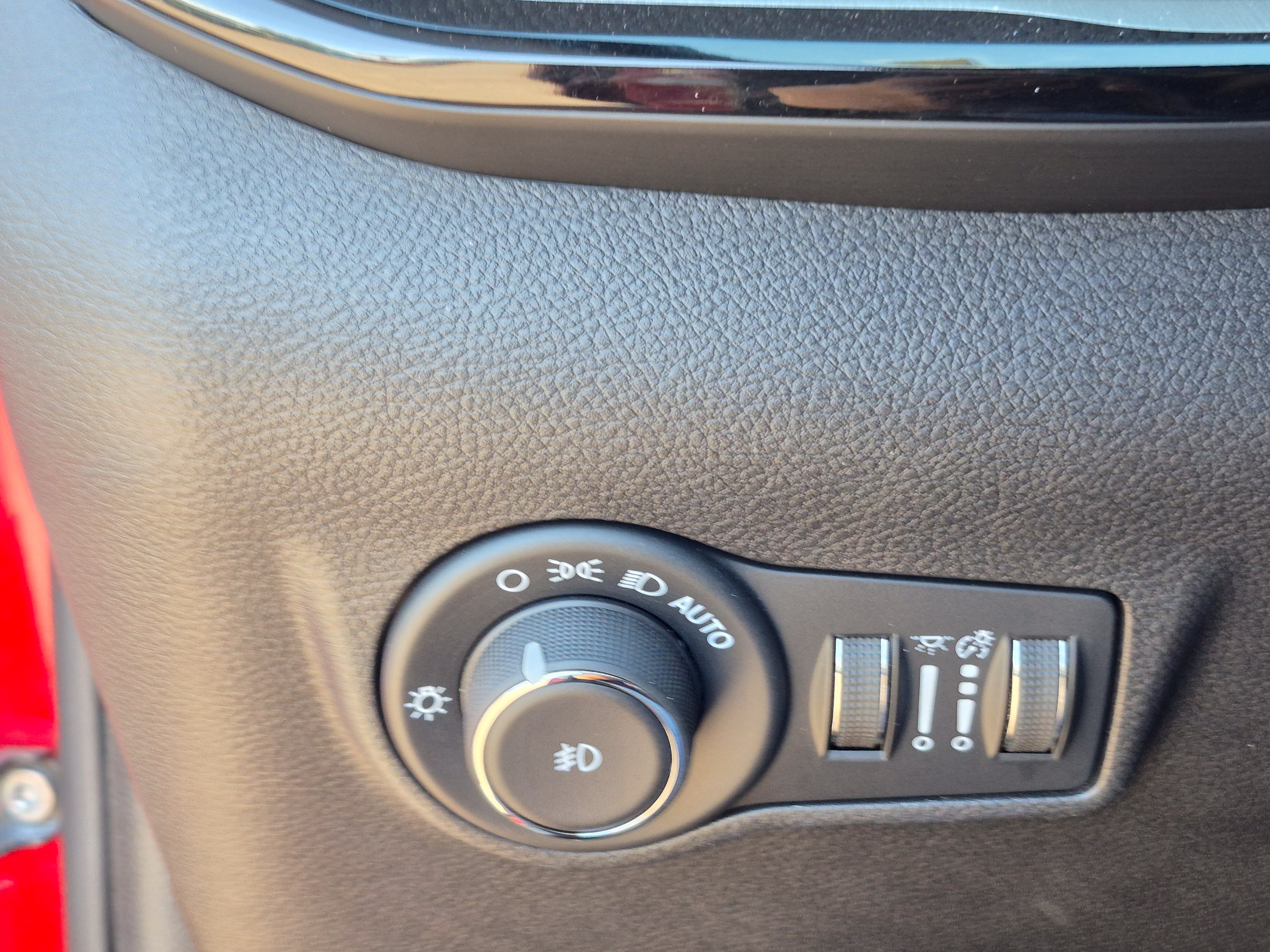 Used 2025 Jeep Compass Trailhawk AWD/4WD image 33