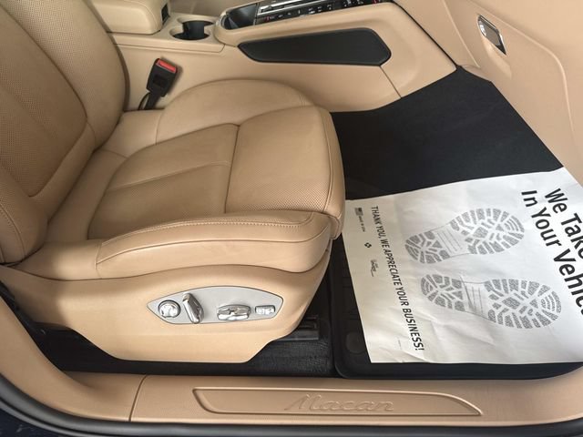 Used 2022 Porsche Macan AWD/4WD image 53
