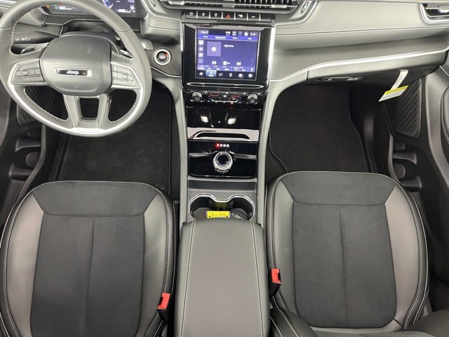 New 2025 Jeep Grand Cherokee L Altitude image 9