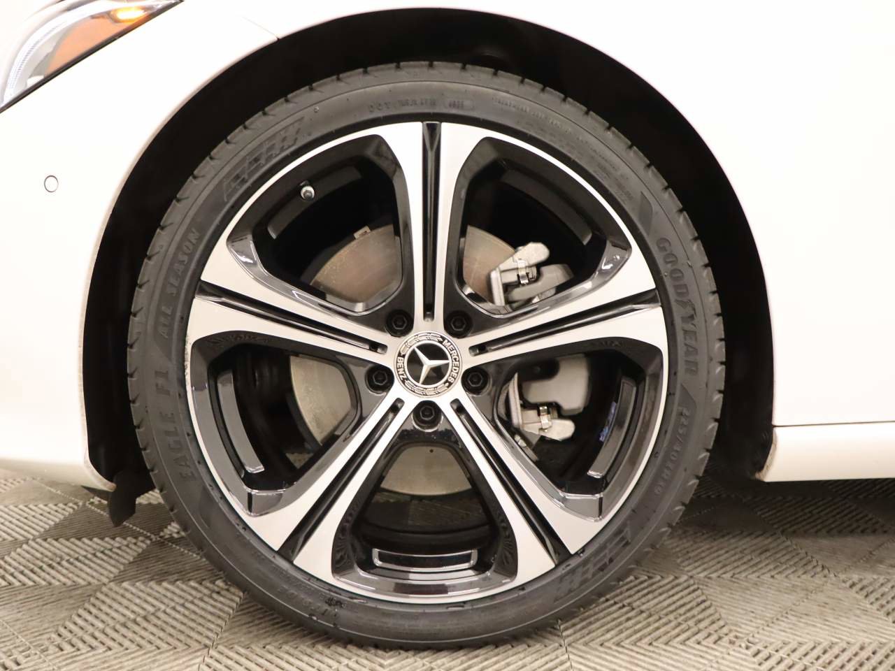 Used 2025 Mercedes-Benz C 300 Sedan image 5