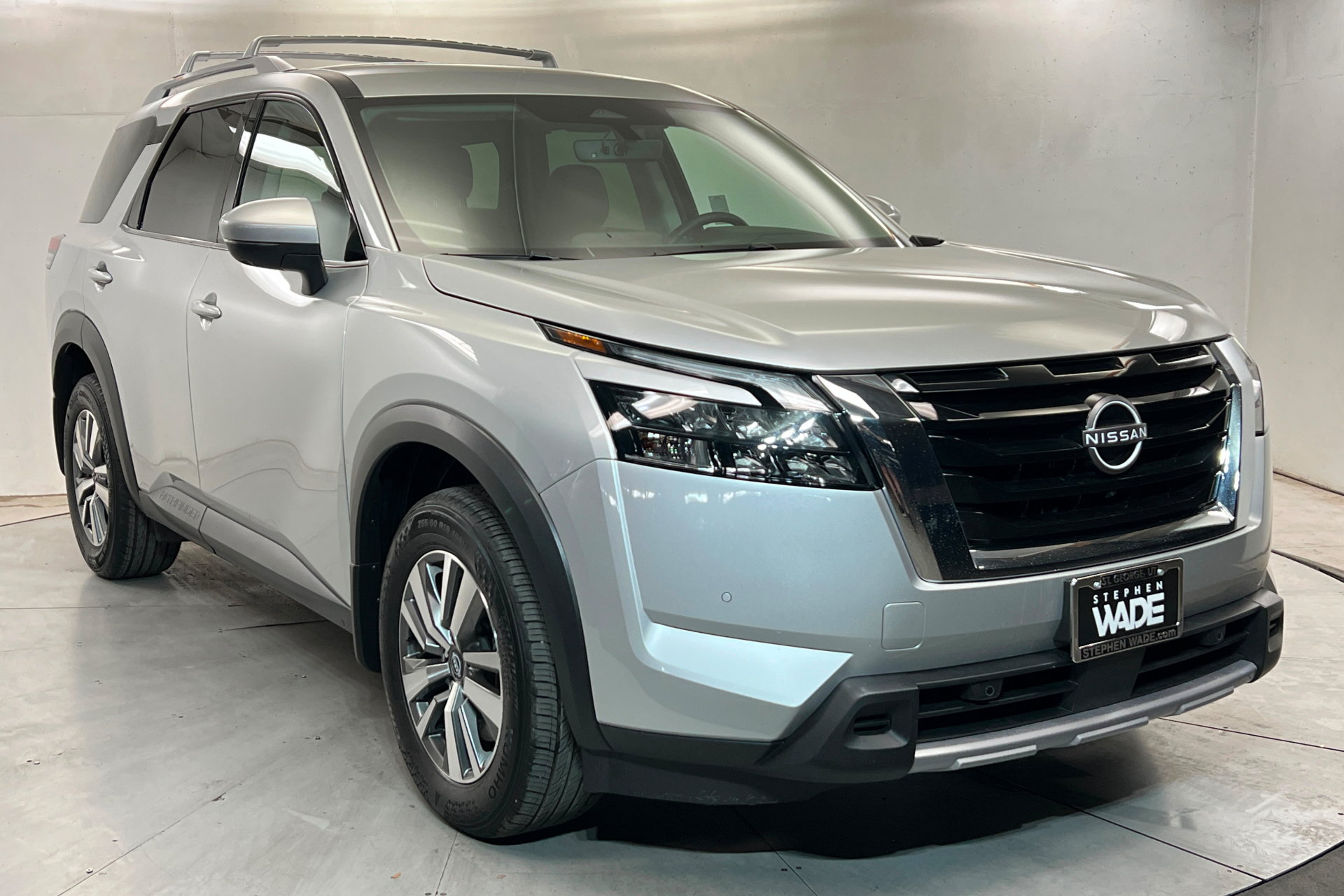 Used 2025 Nissan Pathfinder SL FWD image 8