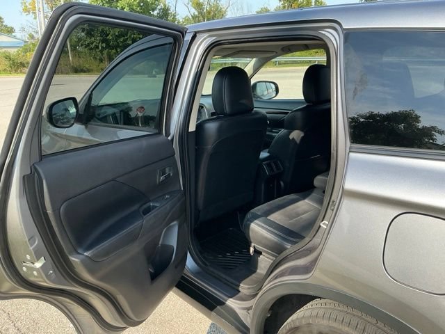 Used 2019 Mitsubishi Outlander SE AWD/4WD image 14