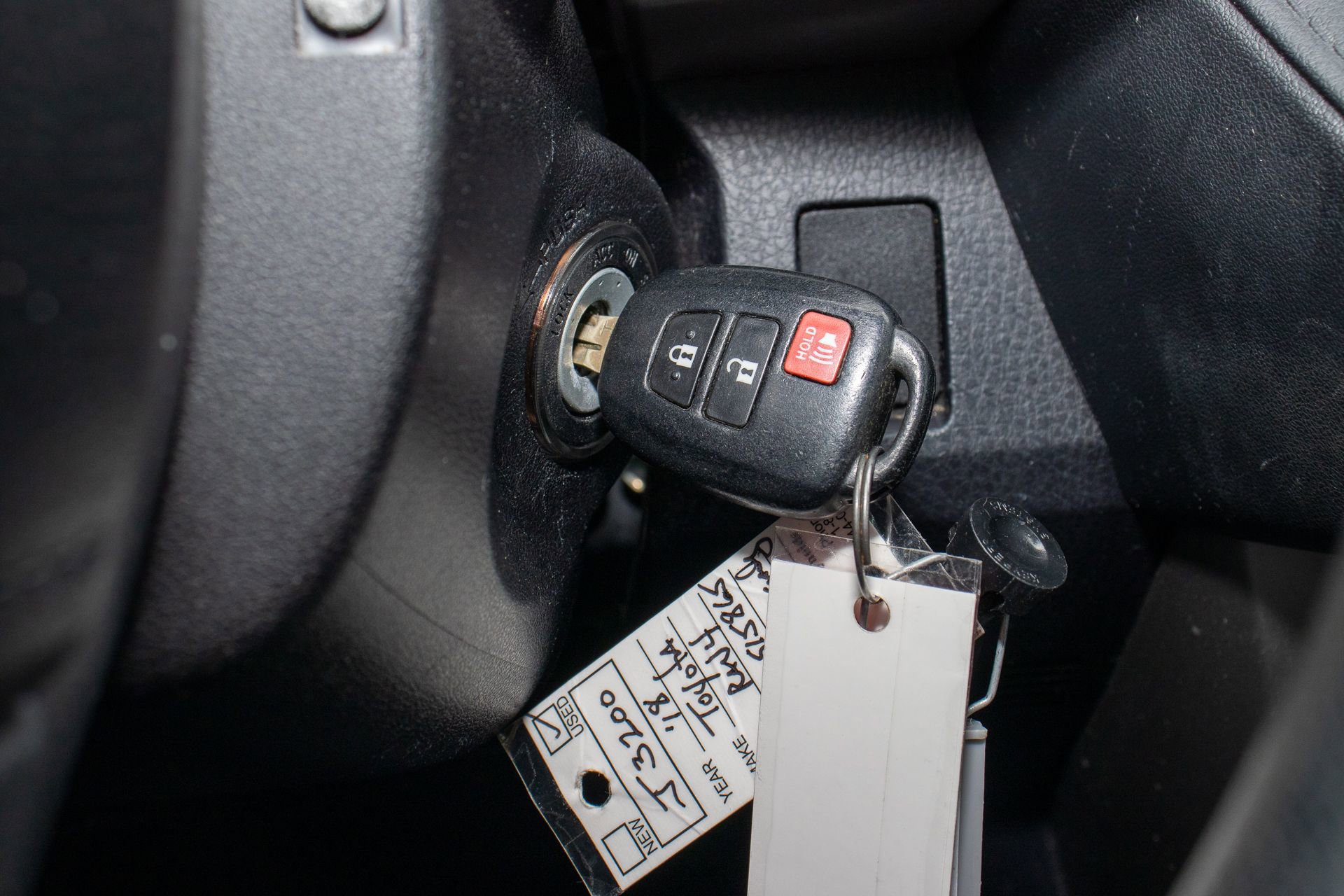 Used 2018 Toyota RAV4 LE image 27