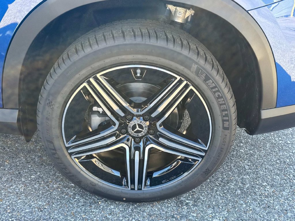 Used 2026 Mercedes-Benz GLC 300 4MATIC image 3