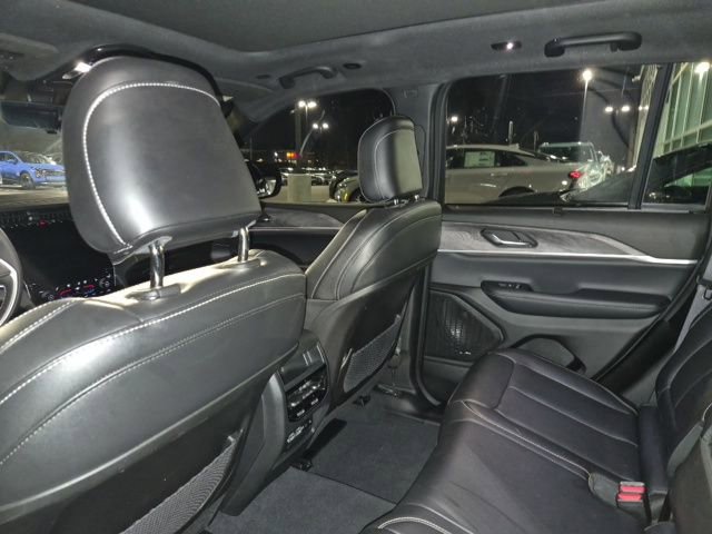 Used 2024 Jeep Grand Cherokee Limited w/ Luxury Tech Group II image 7