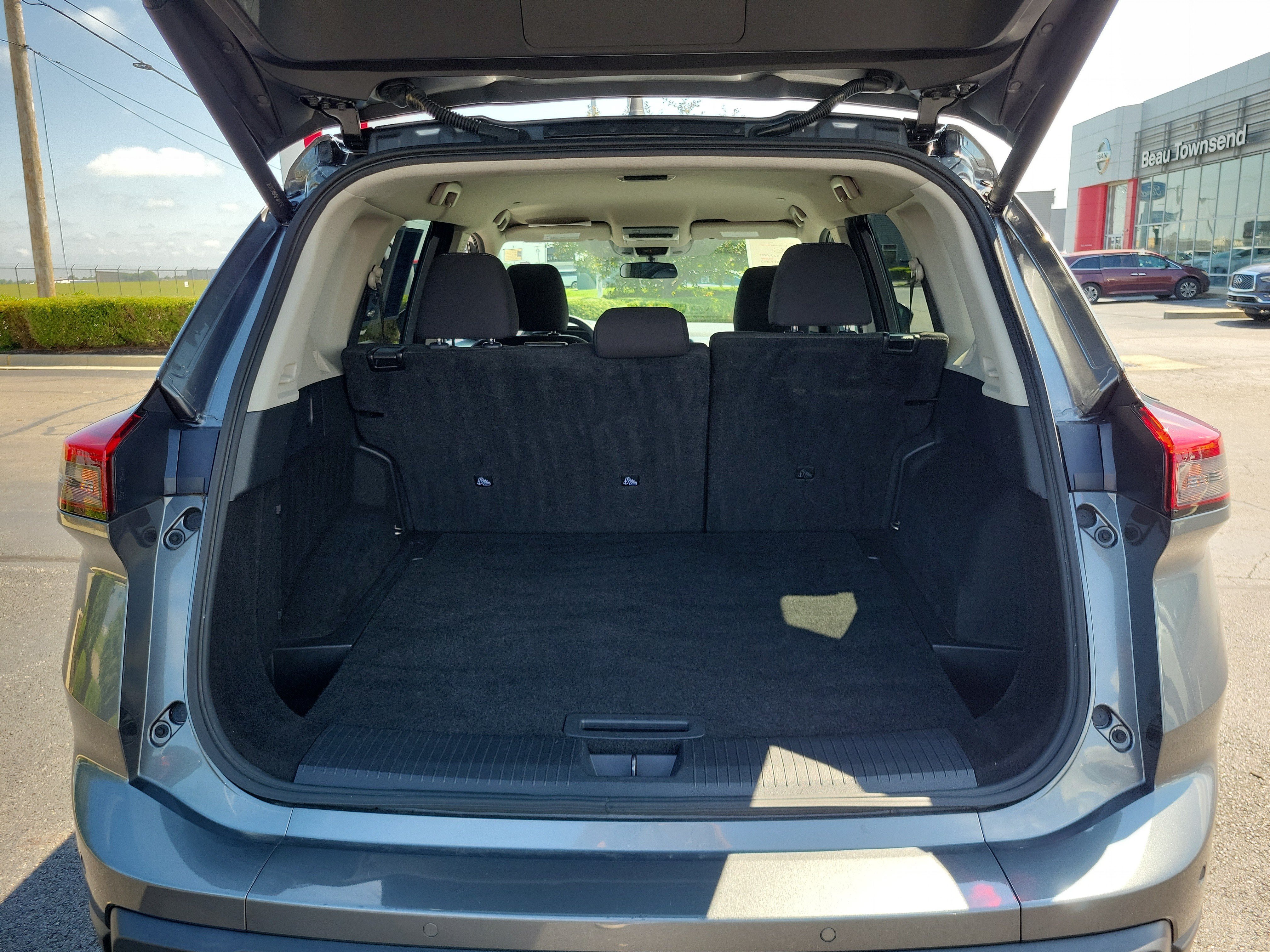 Certified 2024 Nissan Rogue SV FWD image 8