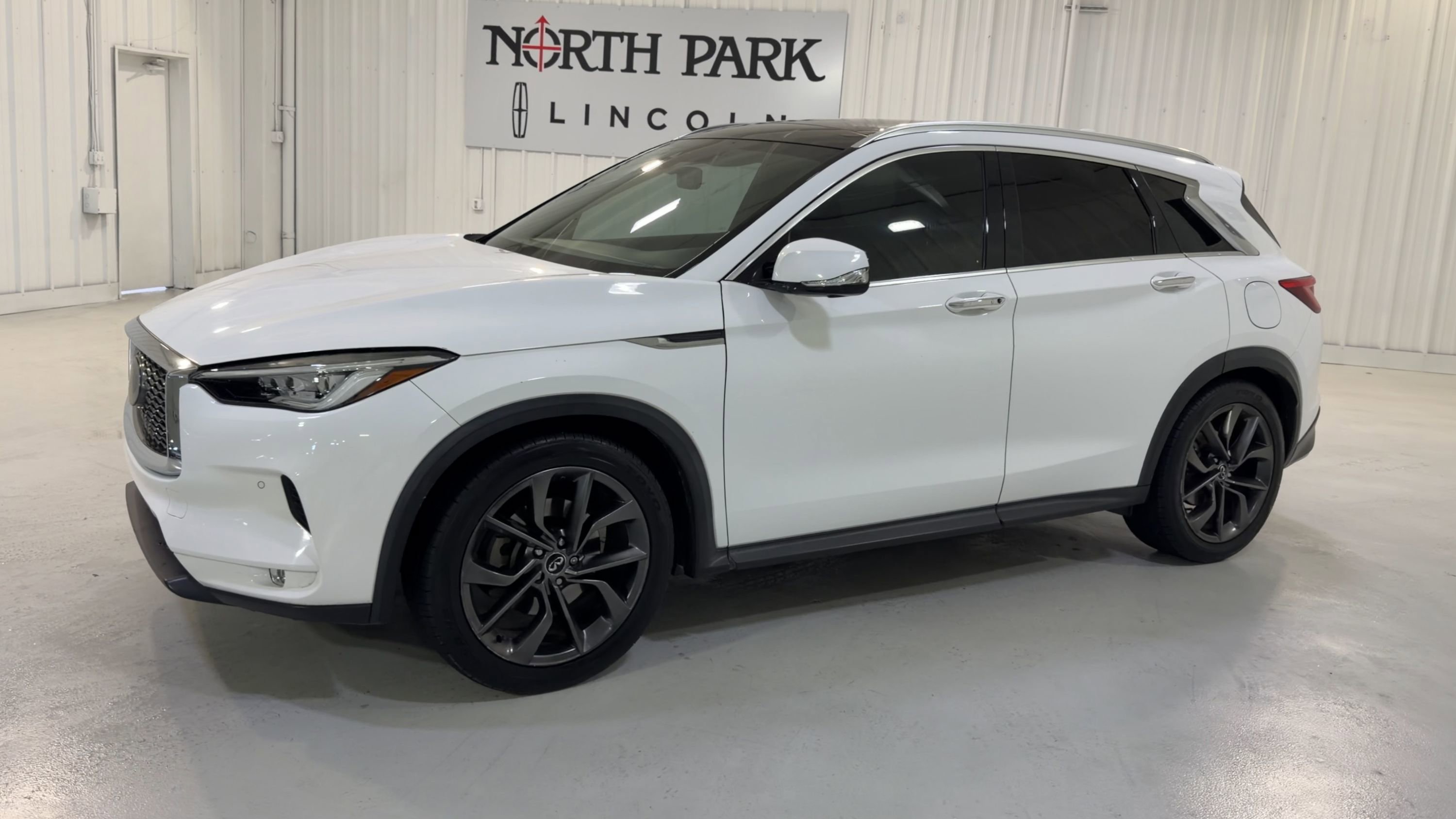 Used 2019 INFINITI QX50 Essential w/ Sensory Package FWD image 6