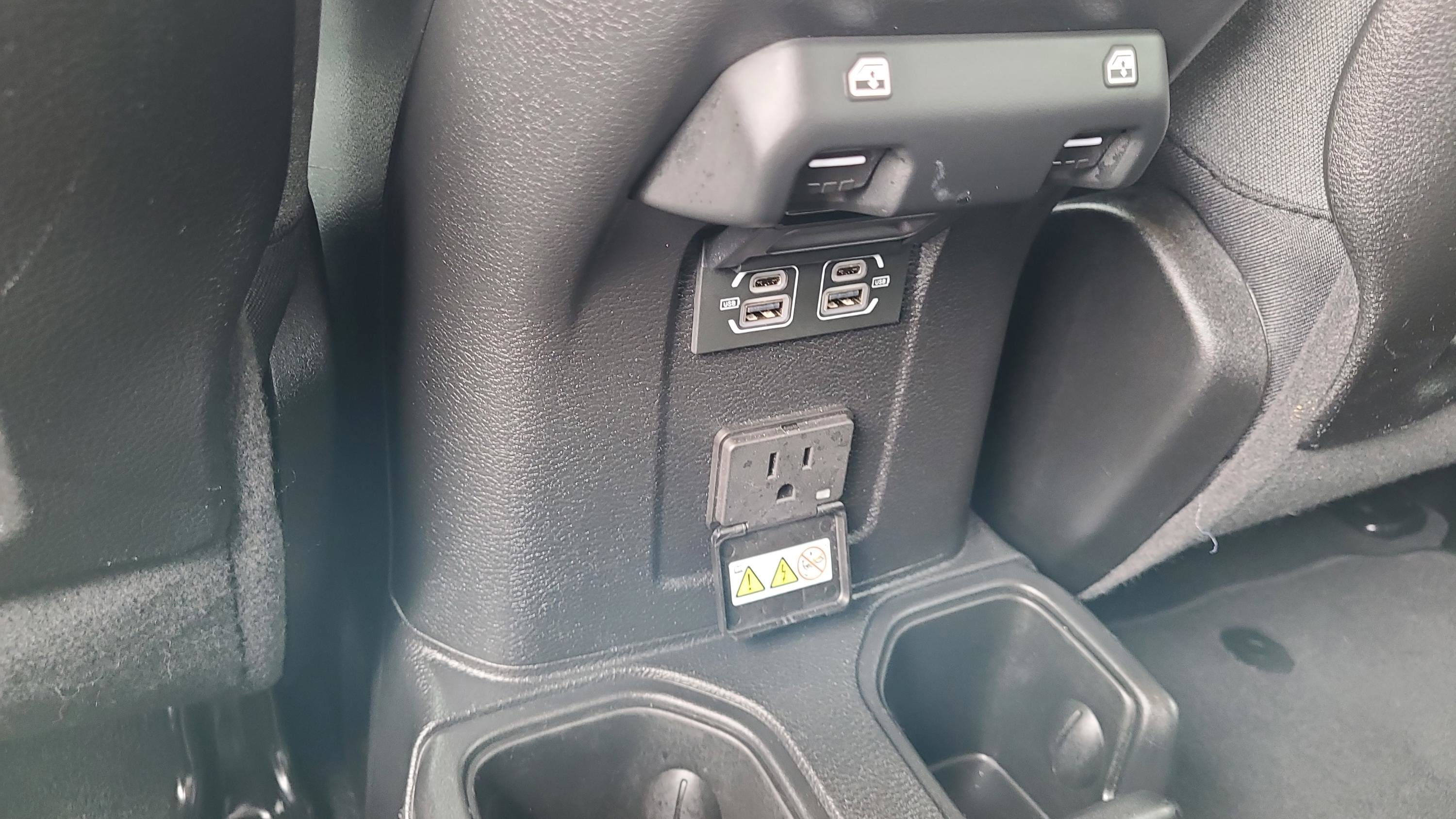 Used 2025 Jeep Wrangler Unlimited Rubicon AWD/4WD image 16