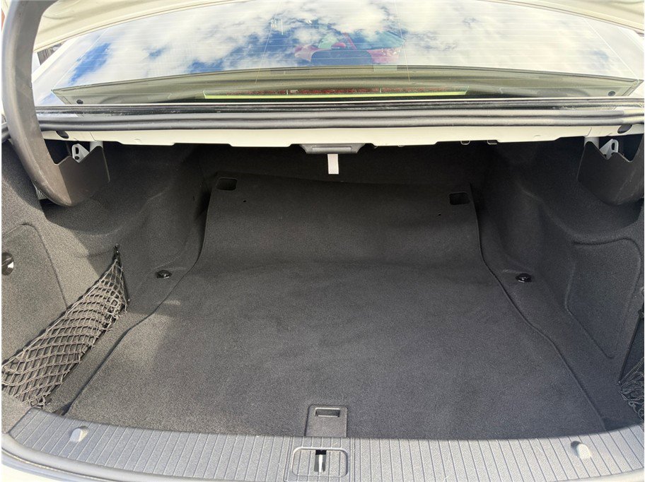 Used 2010 Mercedes-Benz E 350 4MATIC Sedan image 43