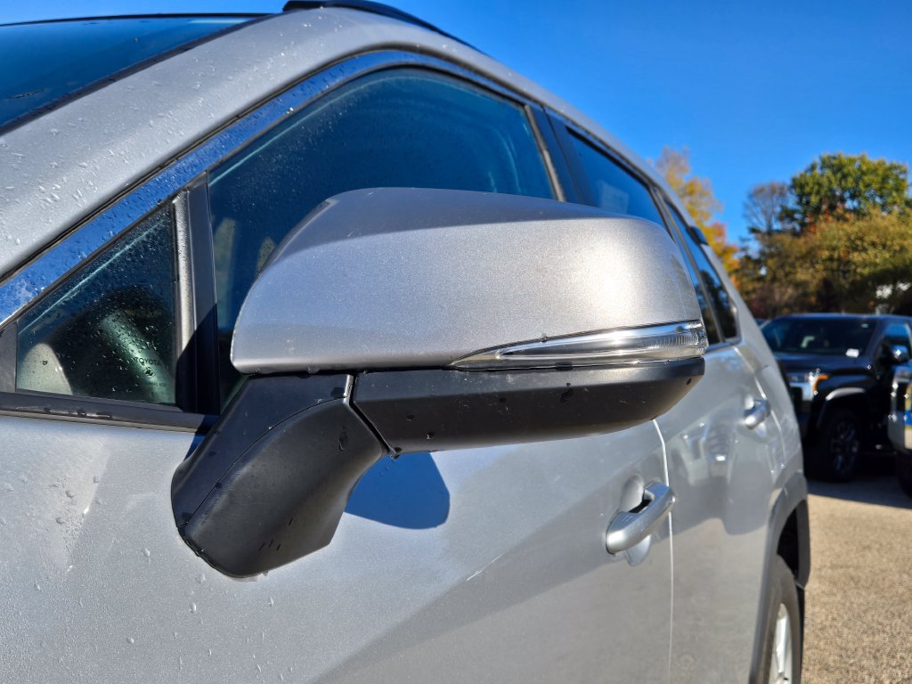 Used 2021 Toyota RAV4 XLE AWD/4WD image 11