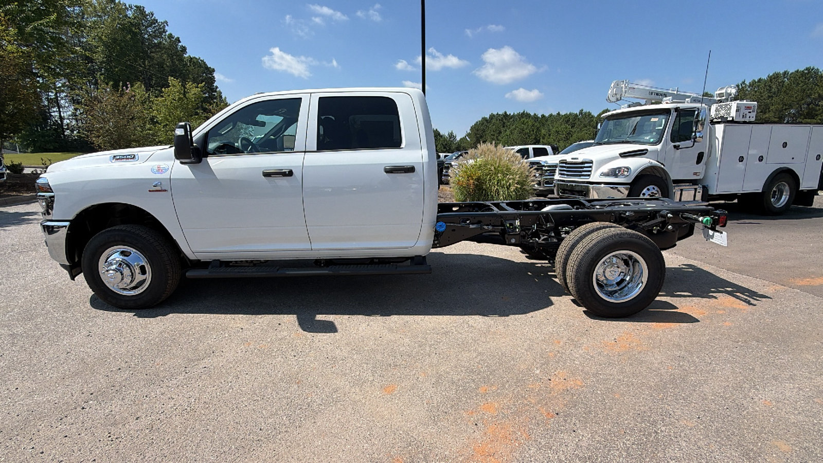 New 2027 RAM 3500 Tradesman w/ Chrome Appearance Group A AWD/4WD image 11