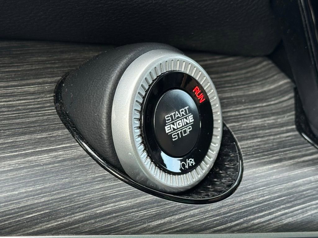 Used 2024 Jeep Wagoneer L Series II RWD image 28