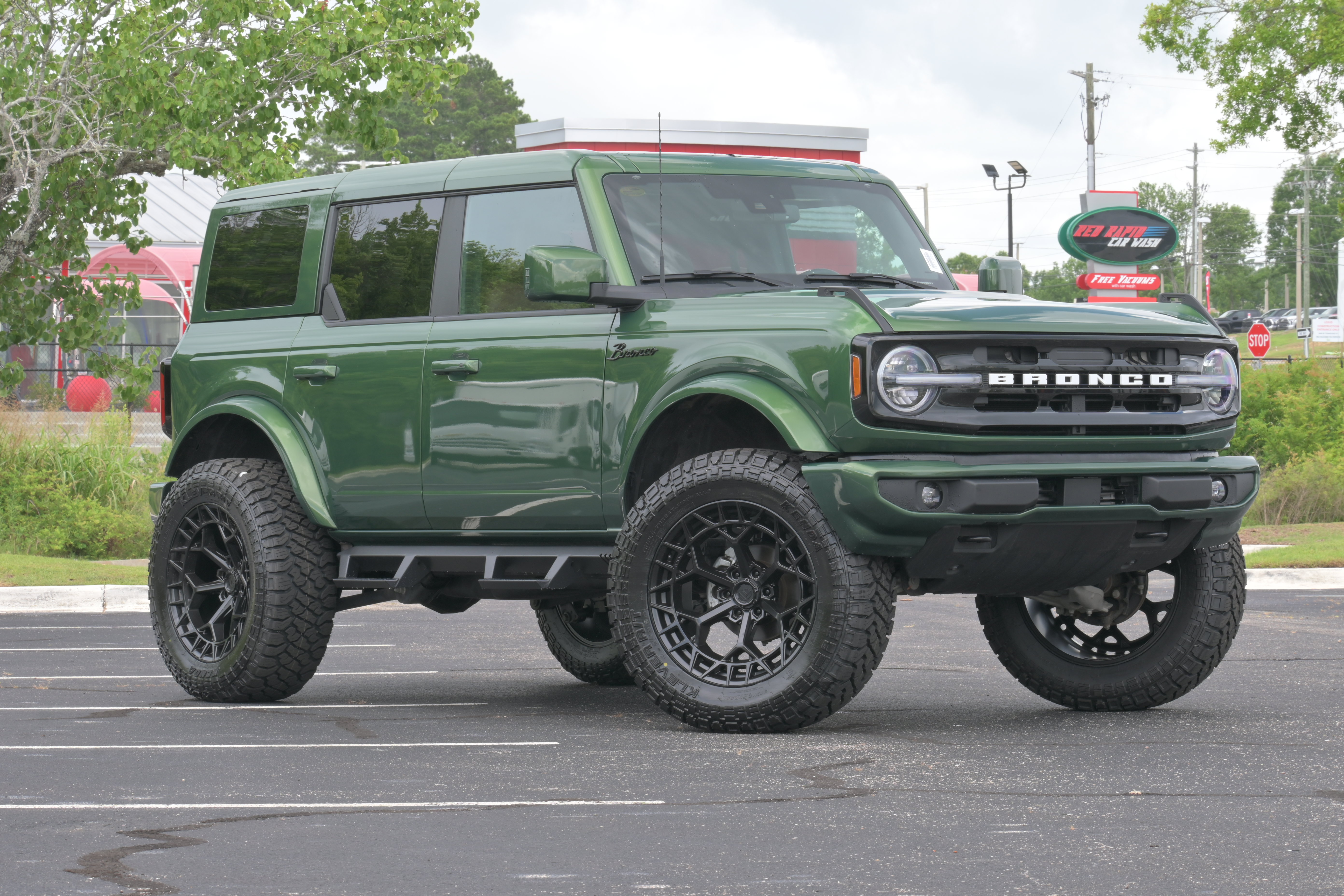 Used 2025 Ford Bronco Outer Banks AWD/4WD image 2