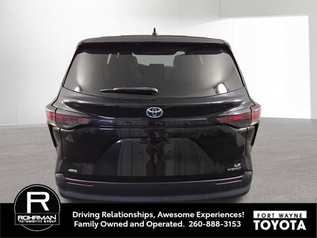 Used 2024 Toyota Sienna LE AWD/4WD image 8