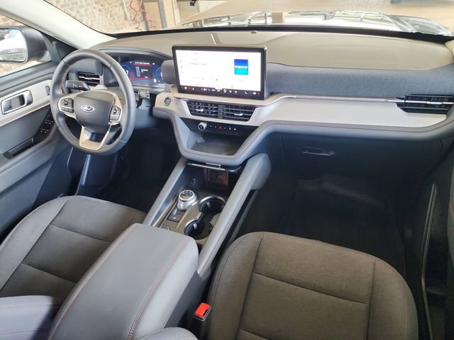 Used 2025 Ford Explorer Active RWD image 14
