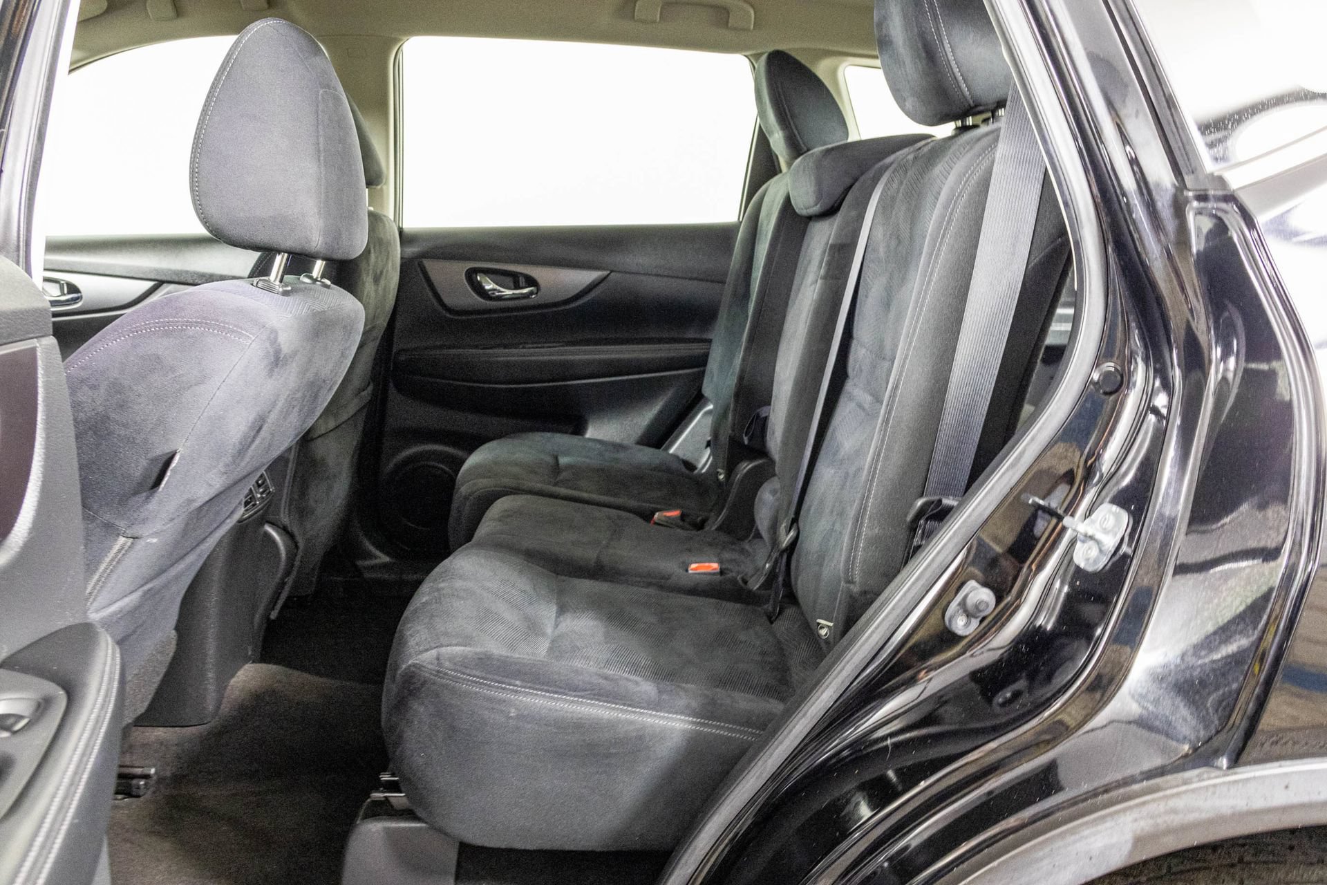 Used 2016 Nissan Rogue S AWD/4WD image 36