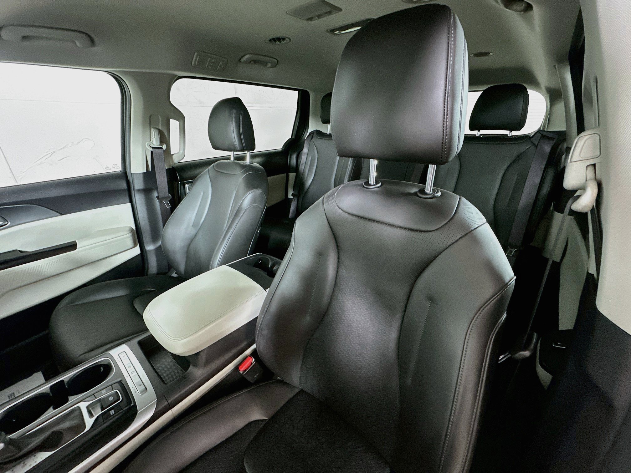 Certified 2024 Kia Carnival LX FWD image 20