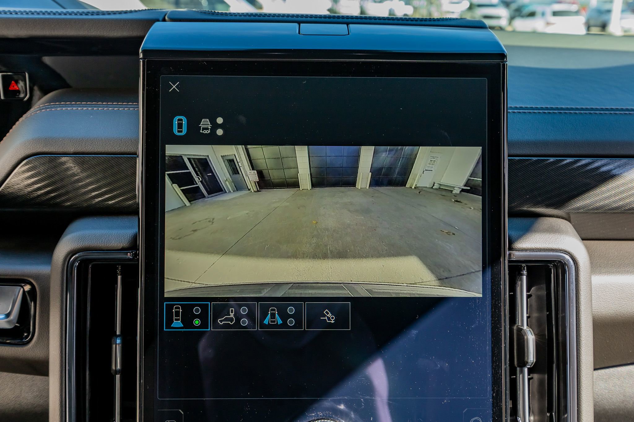 Used 2025 GMC Yukon AT4 w/ Premium Trailering Package image 24