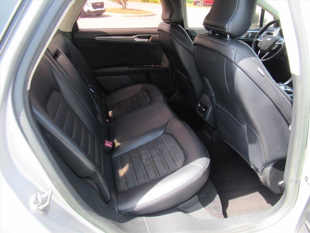Used 2017 Ford Fusion SE w/ Equipment Group 601A image 27