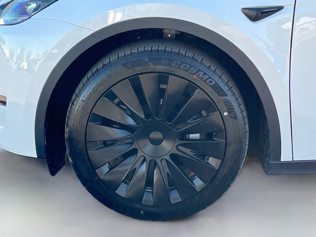 Used 2025 Tesla Model Y Long Range RWD image 32