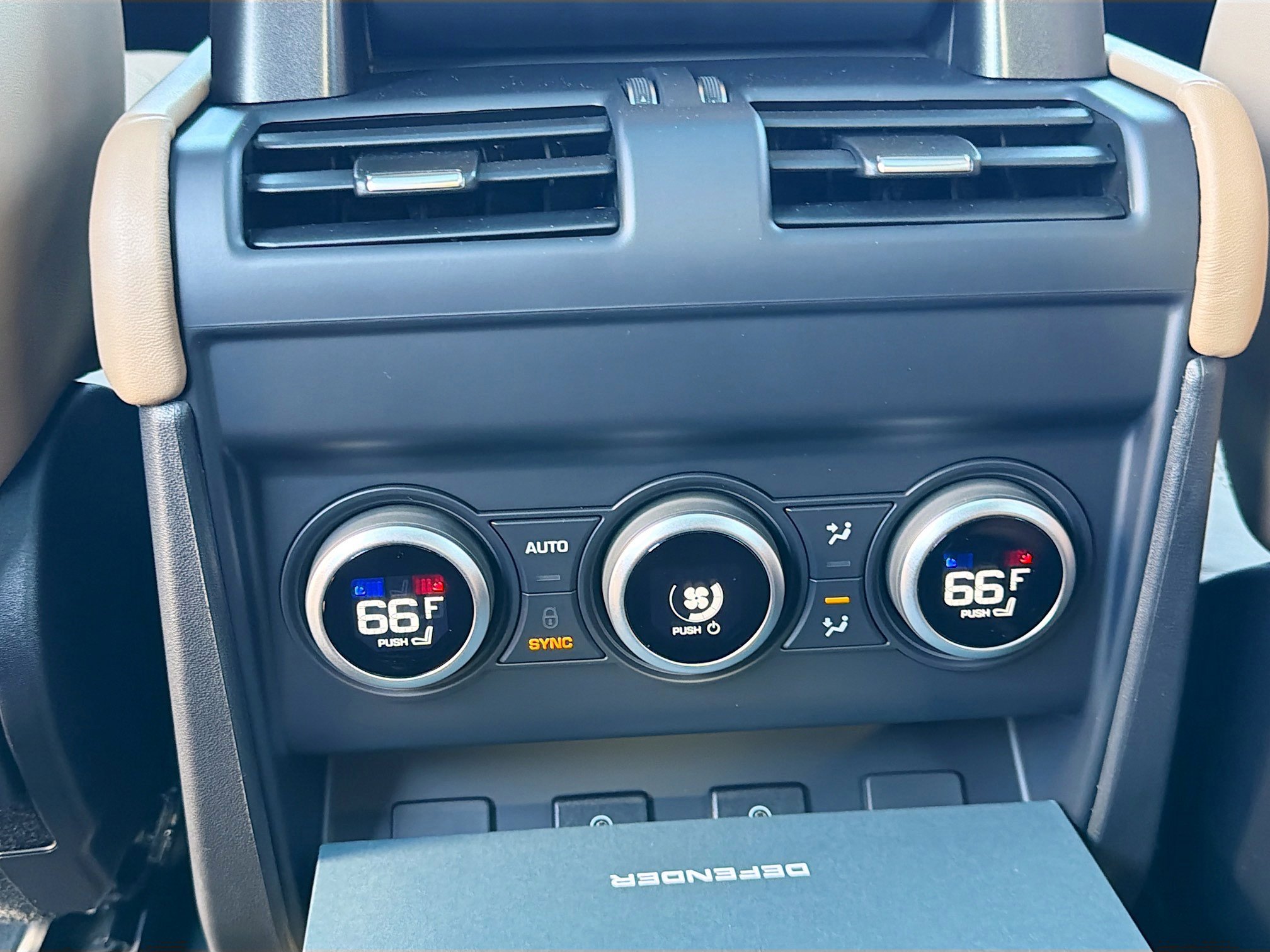 New 2026 Land Rover Defender 130 X-Dynamic SE image 19