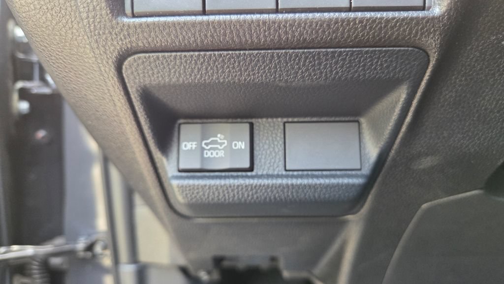 Used 2025 Toyota Tacoma SR5 AWD/4WD image 21