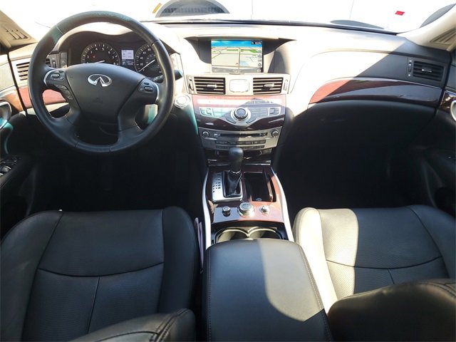 Used 2019 INFINITI Q70 Luxe image 14