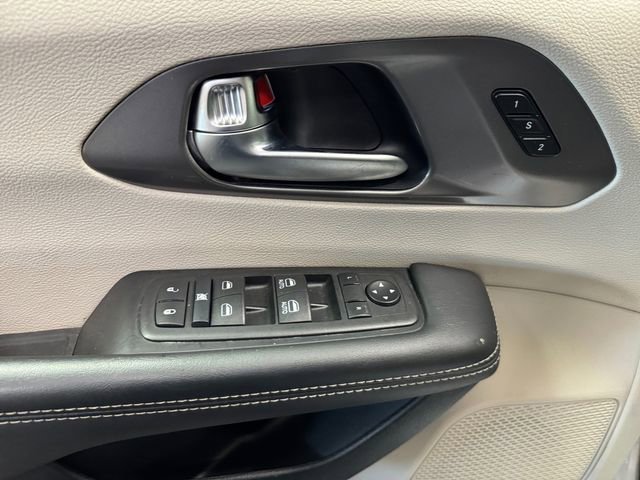 Used 2024 Chrysler Pacifica Touring-L image 26