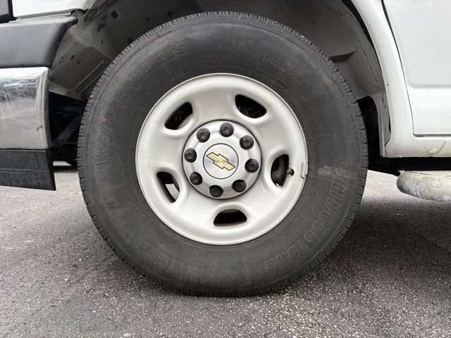 Used 2024 Chevrolet Express 2500 w/ Driver Convenience Package RWD image 18