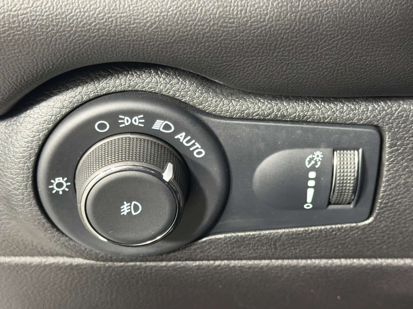 Used 2023 Dodge Durango GT RWD image 36