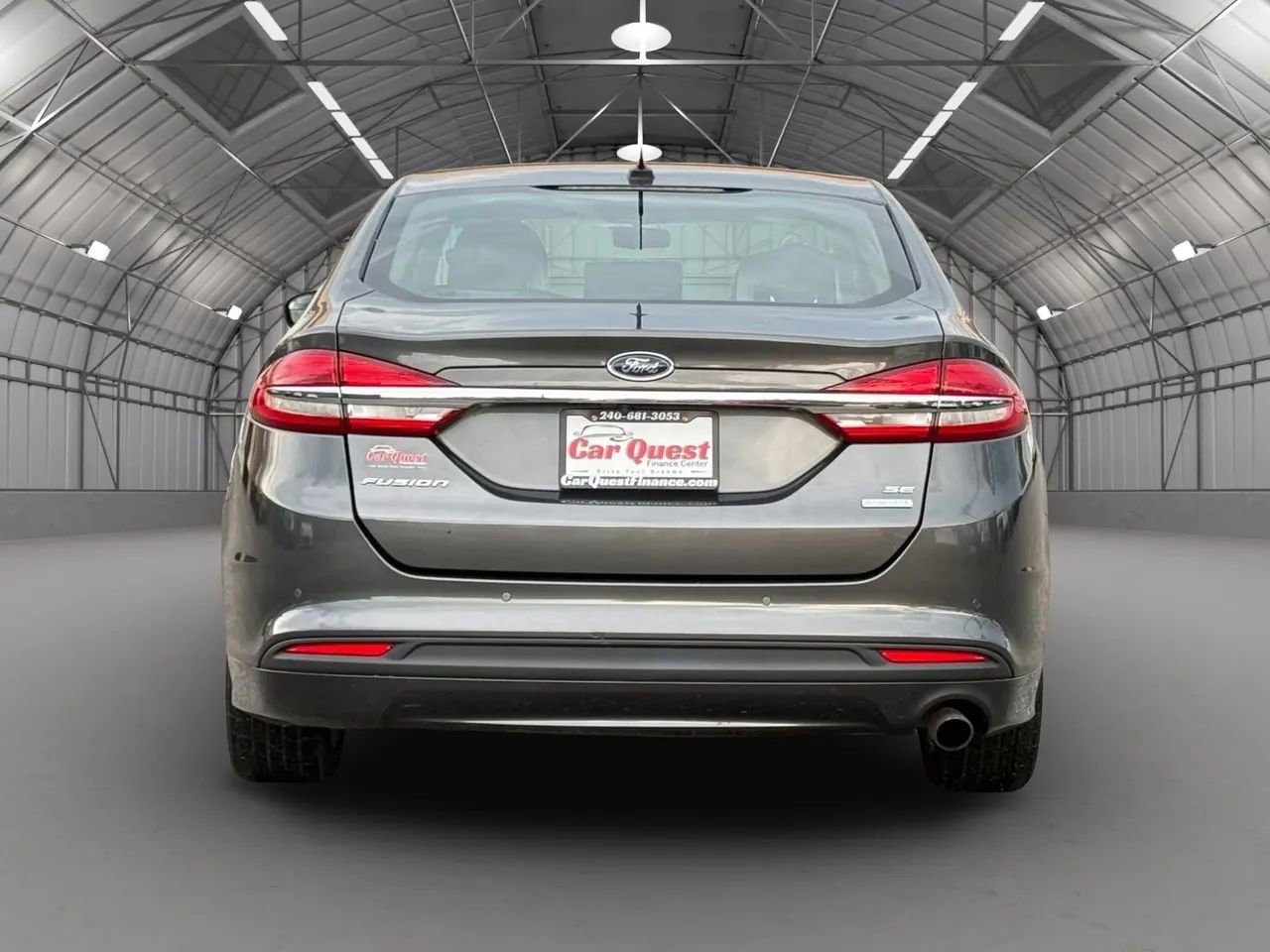 Used 2018 Ford Fusion SE w/ Fusion SE Technology Package FWD image 6